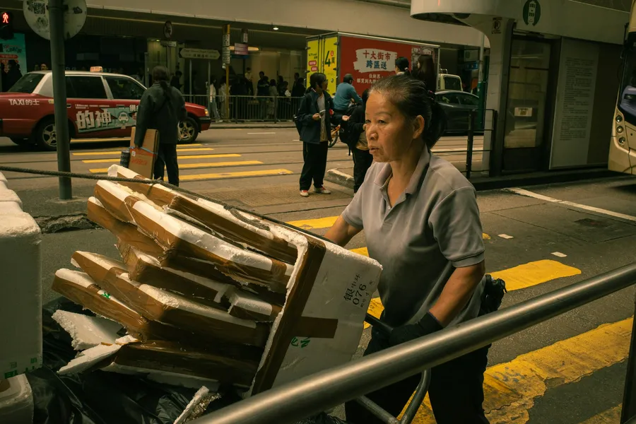 Illustration for Moving Through Crowded Spaces Without Losing Anything