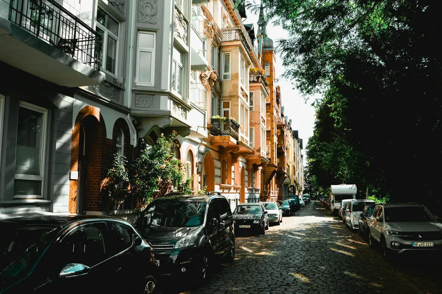 Illustration for The Progressive Eating Walk That Covers Maximum Ground