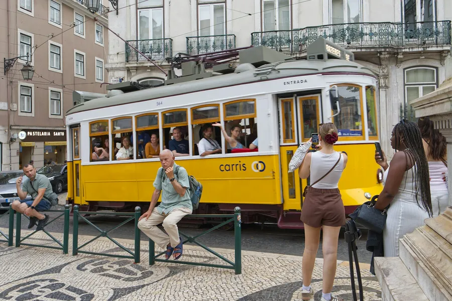 Illustration for When to Bus, When to Train, When to Walk